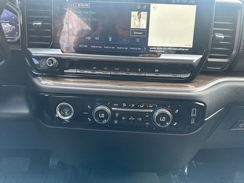 Used 2023 Chevrolet Silverado 1500 LT AWD/4WD image 25