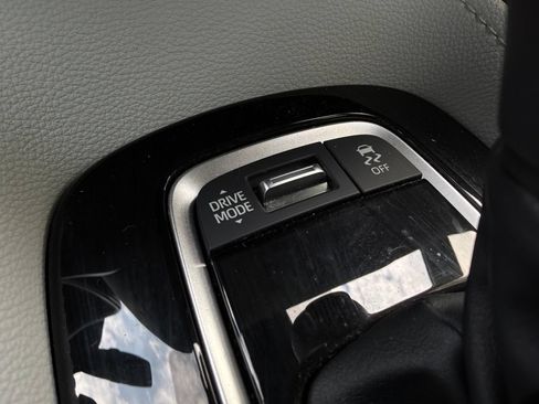 Used 2023 Toyota Corolla XSE FWD image 27