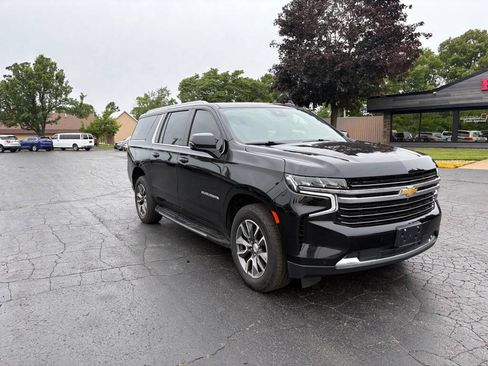 Used 2023 Chevrolet Suburban LT w/ LT Signature Plus Package AWD/4WD image 4