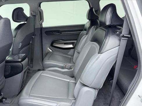 Used 2024 Kia EV9 Light Long Range RWD image 17