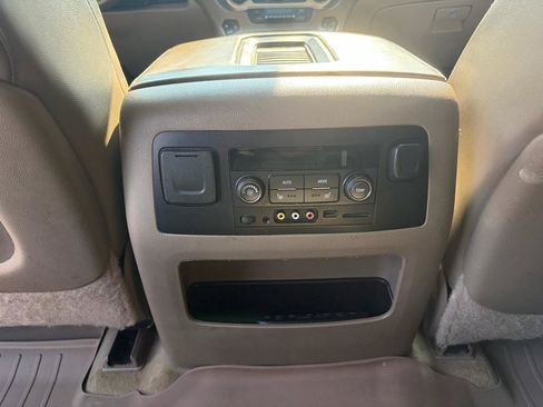 Used 2015 GMC Yukon XL SLT w/ Open Road Package AWD/4WD image 18