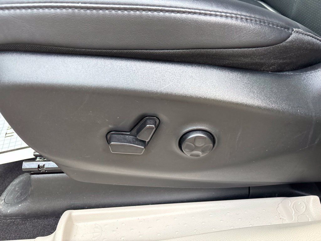 Used 2024 Chrysler Pacifica Touring-L FWD image 19