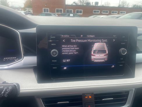 Used 2025 Volkswagen Taos SE image 18