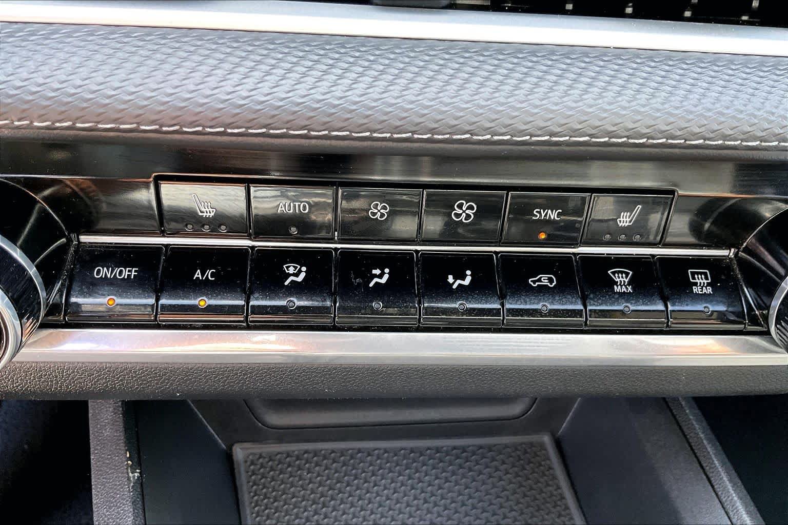 Used 2025 Chevrolet Equinox LT w/ Convenience Package II FWD image 32