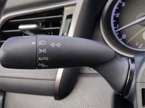 Used 2024 Toyota Camry SE image 27