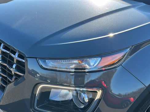 Used 2024 Hyundai Venue SEL image 3