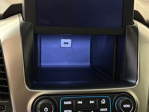 Used 2018 Chevrolet Suburban Premier image 30