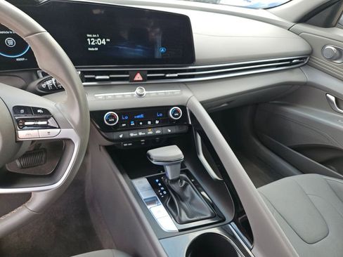 Used 2025 Hyundai Elantra SEL FWD image 20