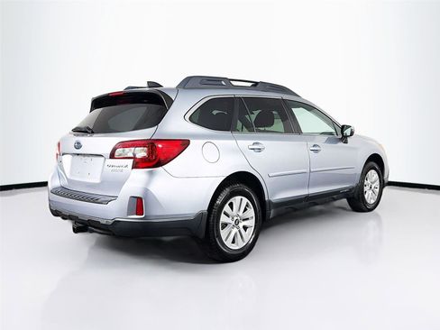 Used 2017 Subaru Outback 2.5i Premium image 7