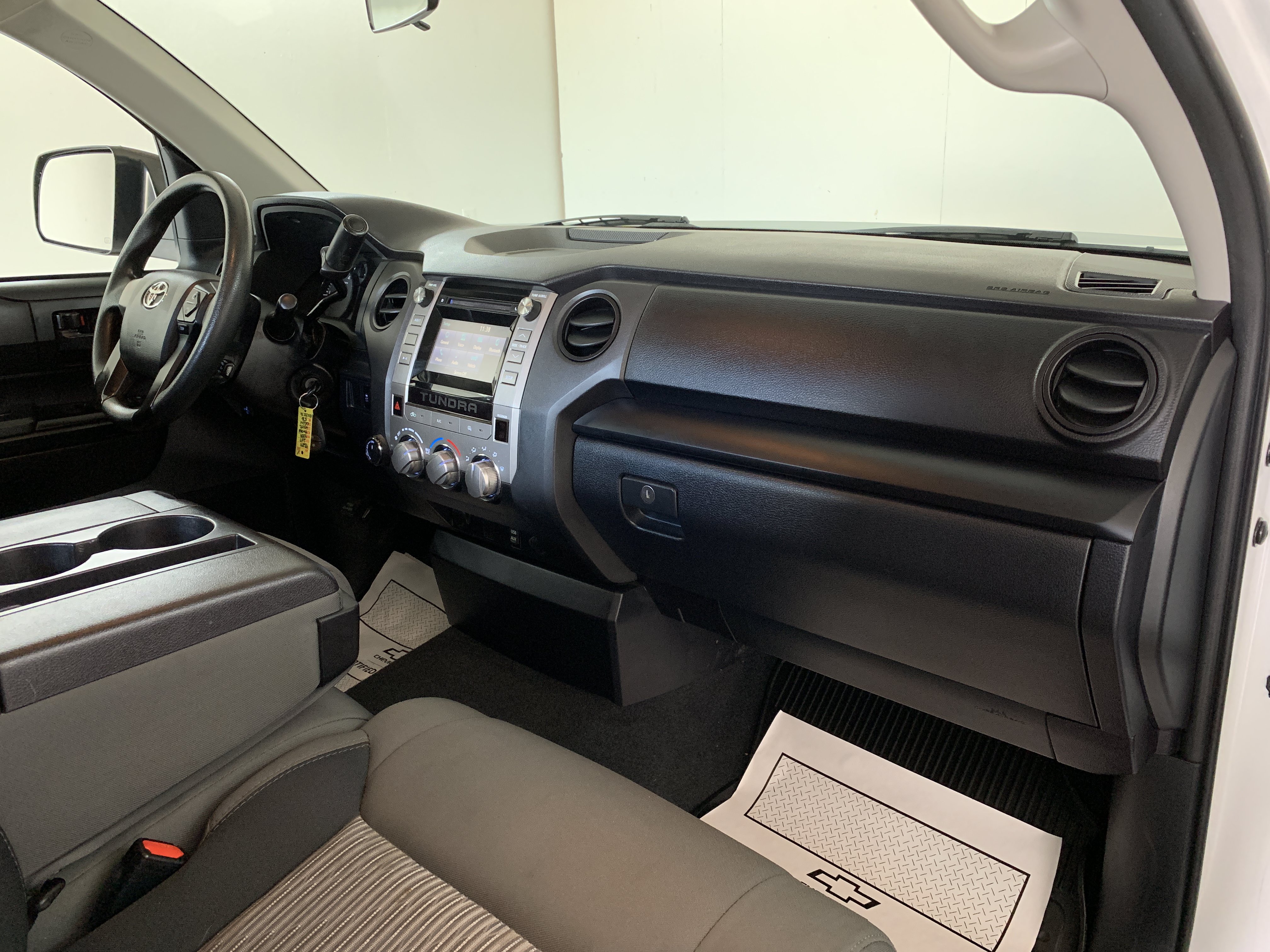 Used 2017 Toyota Tundra SR AWD/4WD image 29
