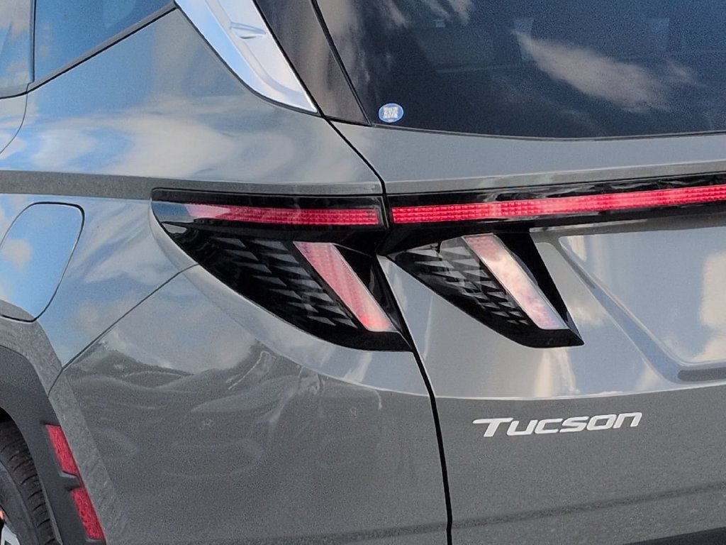 New 2026 Hyundai Tucson Limited FWD image 8