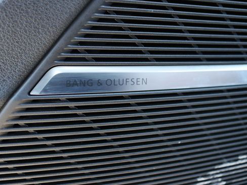 Used 2019 Audi Q8 Premium Plus w/ Premium Plus image 36