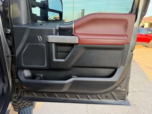 Used 2020 Ford F350 Platinum w/ FX4 Off-Road Package image 24