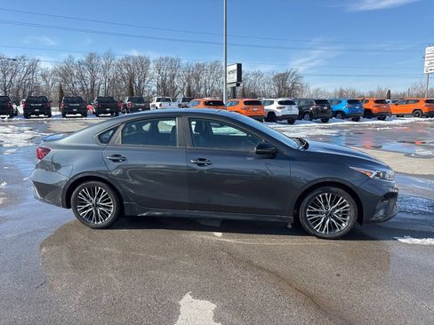 Used 2023 Kia Forte GT-Line w/ GT-Line Premium Package image 2