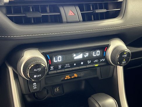Used 2025 Toyota RAV4 XLE AWD/4WD image 21