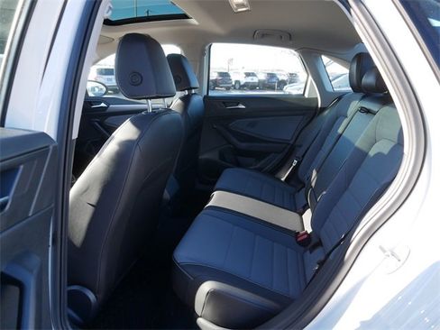 Certified 2025 Volkswagen Jetta SE image 17