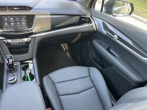 Used 2024 Cadillac XT6 Sport w/ Technology Package image 42