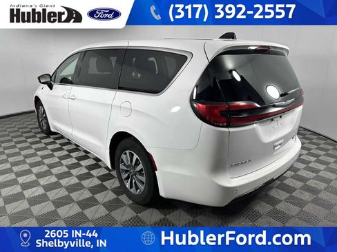 Used 2024 Chrysler Pacifica Limited FWD image 6