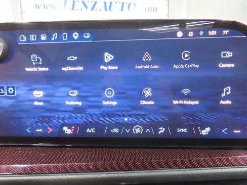 Used 2025 Chevrolet Traverse Z71 w/ LPO, Floor Liner Package AWD/4WD image 24