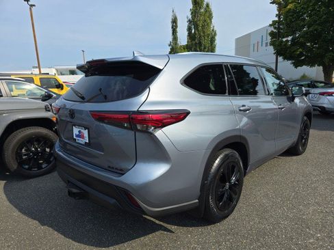 Used 2021 Toyota Highlander XLE image 4