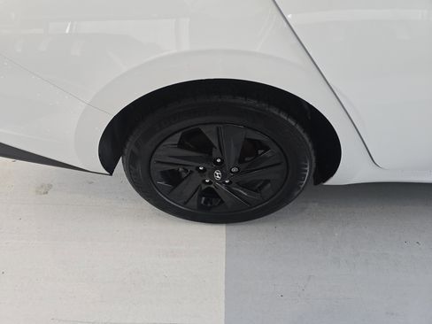 Used 2023 Hyundai Elantra Blue image 11