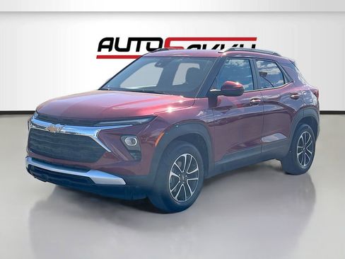 Used 2024 Chevrolet TrailBlazer LT w/ LT Cold Weather Package FWD image 3
