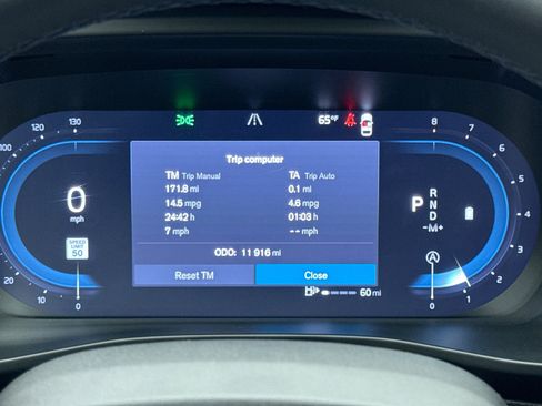 Used 2025 Volvo XC40 B5 Core image 13