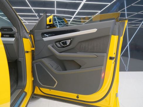 Used 2022 Lamborghini Urus image 52