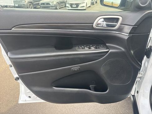 Used 2022 Jeep Grand Cherokee Limited image 11