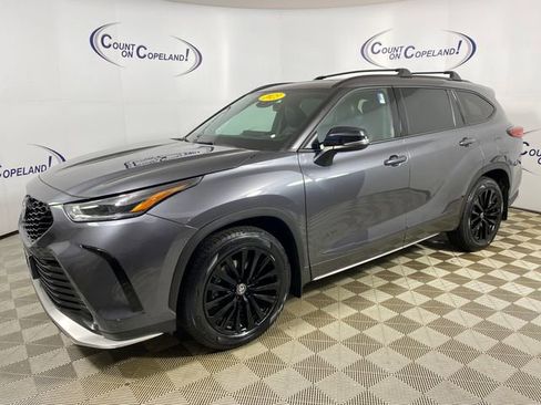 Used 2023 Toyota Highlander XSE image 3