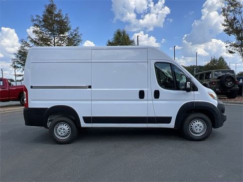 New 2024 RAM ProMaster 2500 w/ Convenience Group image 14