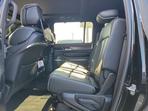 Used 2025 Jeep Grand Wagoneer Series II Obsidian w/ Quick Order Packagew 28T AWD/4WD image 8