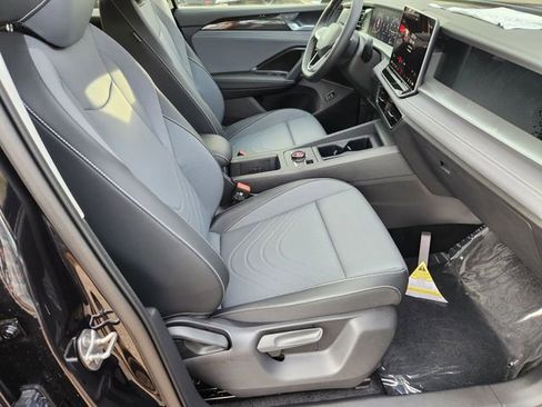 New 2026 Volkswagen Tiguan SE image 13