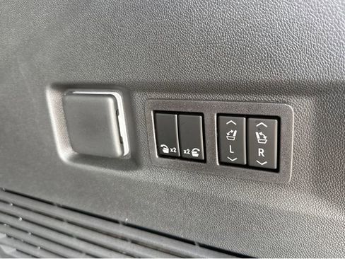 New 2026 GMC Yukon AT4 w/ AT4 Premium Package image 32