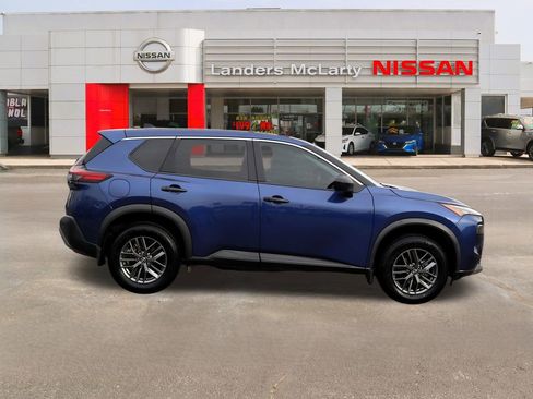 Used 2023 Nissan Rogue S image 2