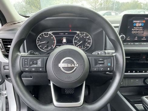 Used 2022 Nissan Rogue SV image 17