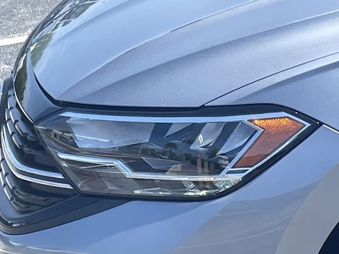 Used 2022 Volkswagen Jetta Sport FWD image 5
