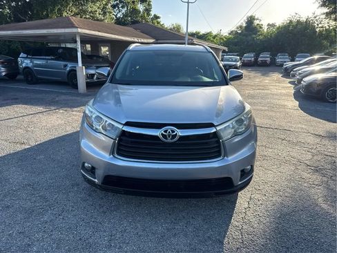 Used 2015 Toyota Highlander XLE AWD/4WD image 2