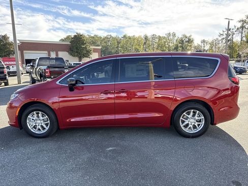 New 2026 Chrysler Pacifica Select FWD image 6