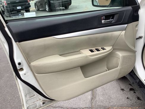 Used 2010 Subaru Outback 2.5i Premium image 25