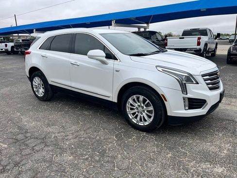 Used 2018 Cadillac XT5 FWD image 3