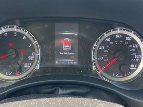 Used 2022 Toyota Highlander LE FWD image 1