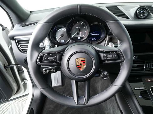 Certified 2025 Porsche Macan GTS image 9