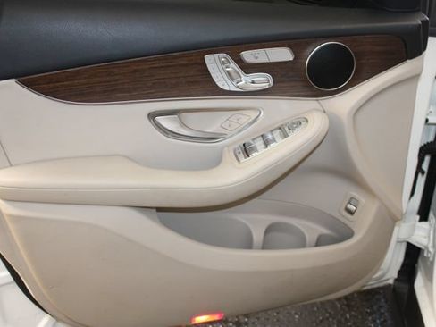 Used 2021 Mercedes-Benz GLC 300 4MATIC image 27