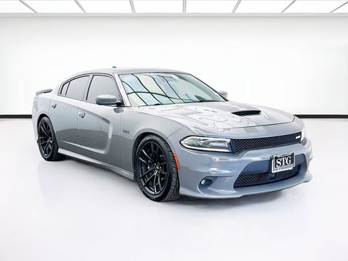 Used 2017 Dodge Charger R/T image 3