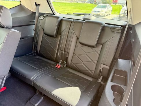 Used 2025 Volkswagen Atlas SE AWD/4WD image 13