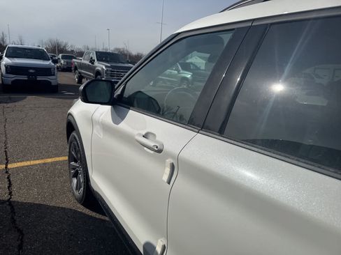 New 2026 Ford Explorer Active w/ Active Comfort Package AWD/4WD image 5
