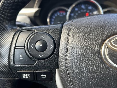 Used 2016 Toyota Corolla LE image 21