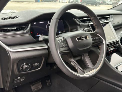 Used 2023 Jeep Grand Cherokee Altitude AWD/4WD image 17