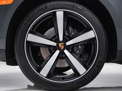Certified 2026 Porsche Macan AWD/4WD image 13